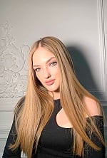 Ukrainian mail order bride Yuliia from Chernovtsy with light brown hair and green eye color - image 3