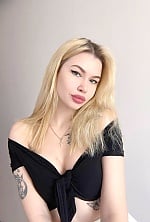 Ukrainian mail order bride Viktoriya from Zaporozhye with light brown hair and green eye color - image 9