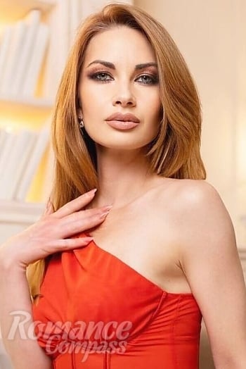 Ukrainian mail order bride Irina from Bila Tserkva with light brown hair and green eye color - image 1