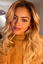 Ukrainian mail order bride Natalia from New York with light brown hair and brown eye color - image 3