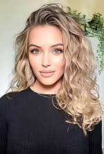 Ukrainian mail order bride Liubov from Berlin with light brown hair and brown eye color - image 9