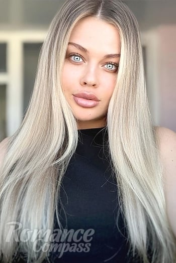 Ukrainian mail order bride Yana from Miami with blonde hair and blue eye color - image 1