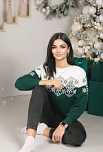 Ukrainian mail order bride Zoryana from Paris with black hair and grey eye color - image 3