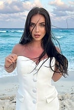 Ukrainian mail order bride Sofia from Kiev with brunette hair and green eye color - image 5