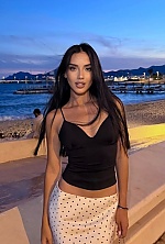 Ukrainian mail order bride Sofia from Kiev with brunette hair and green eye color - image 8