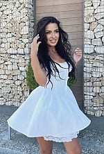 Ukrainian mail order bride Vita from Edmonton with black hair and brown eye color - image 9