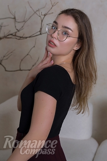 Ukrainian mail order bride Taisiya from Zaporozhye with light brown hair and green eye color - image 1
