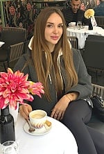 Ukrainian mail order bride Iryna from Kryvyi Rih with light brown hair and brown eye color - image 9