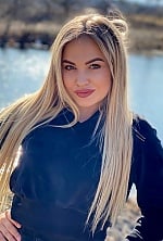 Ukrainian mail order bride Yulia from Essen with blonde hair and green eye color - image 8