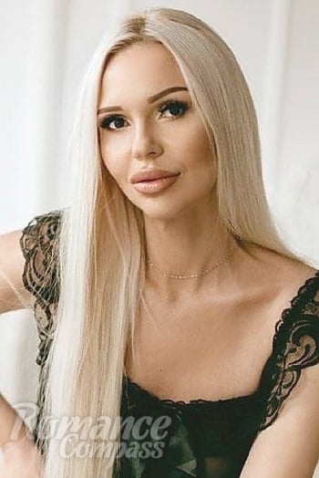 Ukrainian mail order bride Tetiana from Kherson with blonde hair and brown eye color - image 1