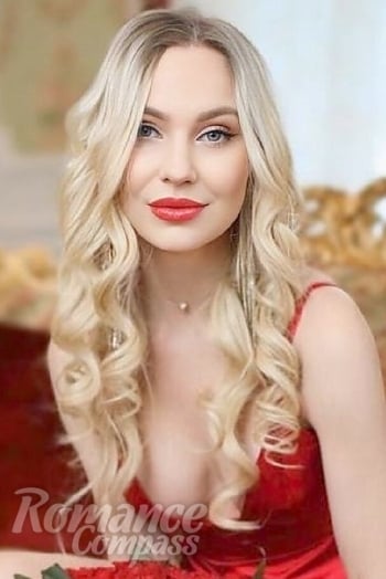 Ukrainian mail order bride Irina from Toronto with blonde hair and grey eye color - image 1