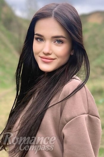 Ukrainian mail order bride Maria from Kyiv with brunette hair and blue eye color - image 1