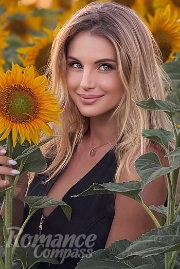 Ukrainian mail order bride Natalia from Alicante with blonde hair and green eye color - image 1