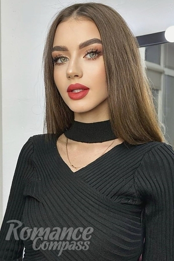 Ukrainian mail order bride Daryna from Kyiv with light brown hair and green eye color - image 1