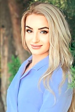 Ukrainian mail order bride Yarina from Los Angeles with blonde hair and green eye color - image 2