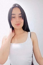 Ukrainian mail order bride Sharick from Bogotá with black hair and black eye color - image 2