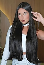 Ukrainian mail order bride Sharick from Bogotá with black hair and black eye color - image 8