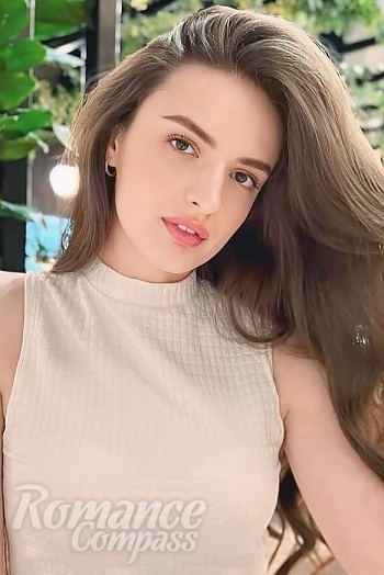 Ukrainian mail order bride Lilia from Paris with brunette hair and brown eye color - image 1