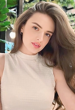 Lilia, 28 y.o. from Paris, France