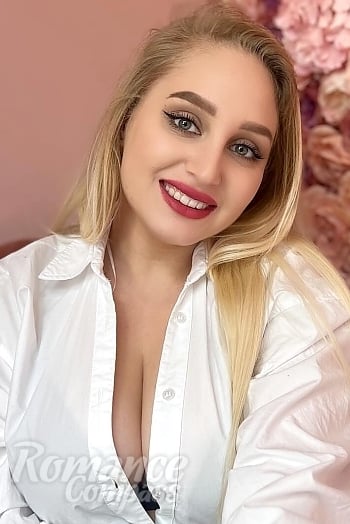 Ukrainian mail order bride Olesia from Kyiv with blonde hair and green eye color - image 1