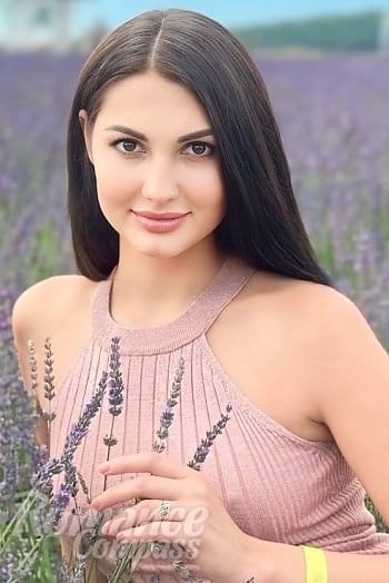 Ukrainian mail order bride Julia from Miami with black hair and brown eye color - image 1