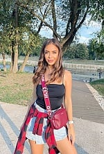 Ukrainian mail order bride Anastasia from Paris with light brown hair and green eye color - image 3