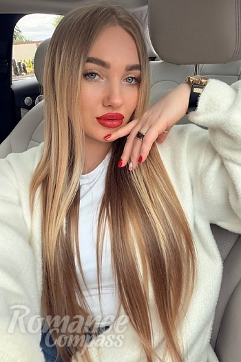 Ukrainian mail order bride Alina from Portland with blonde hair and blue eye color - image 1
