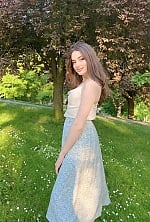 Ukrainian mail order bride Alexandera from London with light brown hair and brown eye color - image 5