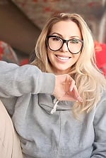 Ukrainian mail order bride Olena from Berlin with blonde hair and hazel eye color - image 6