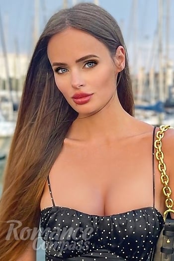 Ukrainian mail order bride Yulia from Kyiv with light brown hair and blue eye color - image 1