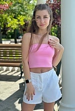 Ukrainian mail order bride Veronika from Rivne with brunette hair and green eye color - image 9