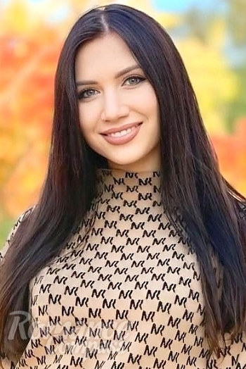 Ukrainian mail order bride Yulia from Ternopil with light brown hair and green eye color - image 1