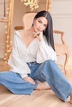 Ukrainian mail order bride Diana from Poltava with brunette hair and blue eye color - image 2