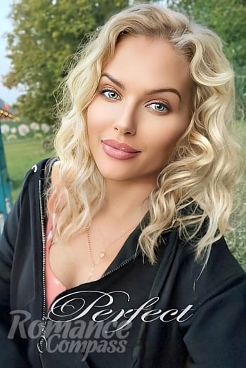 Ukrainian mail order bride Victoria from Zagreb with blonde hair and green eye color - image 1