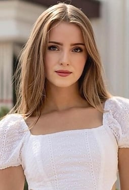 Yulia, 19 y.o. from Lviv, Ukraine