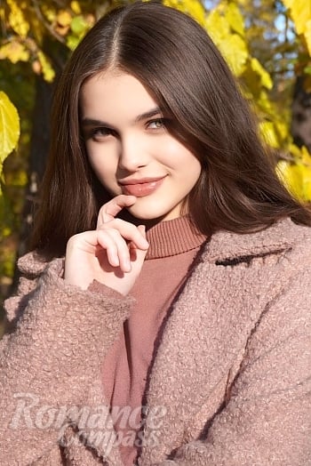 Ukrainian mail order bride Anna from Kyiv with light brown hair and brown eye color - image 1