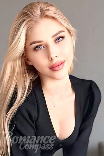 Ukrainian mail order bride Daria from London with blonde hair and blue eye color - image 1