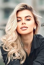 Ukrainian mail order bride Tetiana from Bucharest with blonde hair and green eye color - image 9