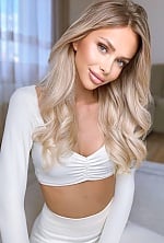 Ukrainian mail order bride Hrystyna from Kyiv with blonde hair and green eye color - image 2