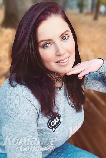 Ukrainian mail order bride Olga from Warsaw with brunette hair and blue eye color - image 1