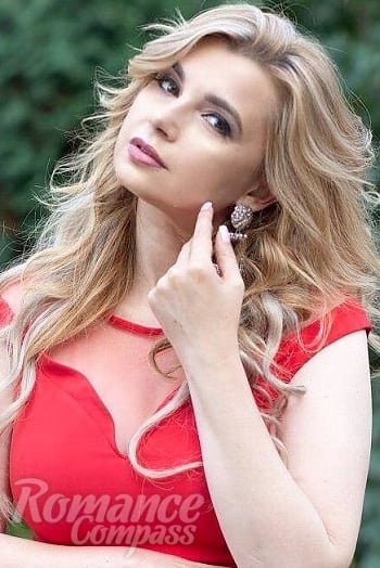 Ukrainian mail order bride Irina from Ottawa with blonde hair and green eye color - image 1