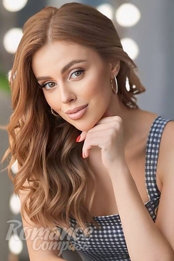 Ukrainian mail order bride Elena from Kyiv with light brown hair and green eye color - image 1