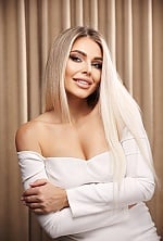 Ukrainian mail order bride Vika from Kyiv with blonde hair and green eye color - image 2