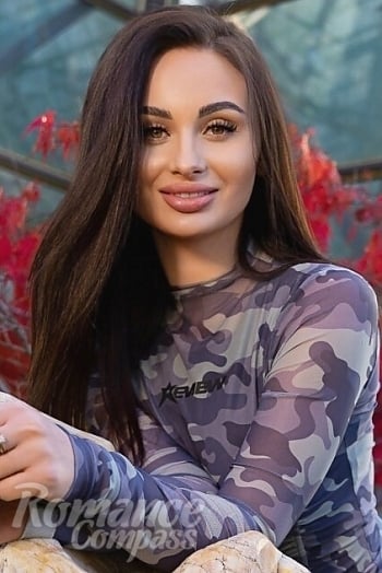 Ukrainian mail order bride Elena from Kyiv with brunette hair and brown eye color - image 1