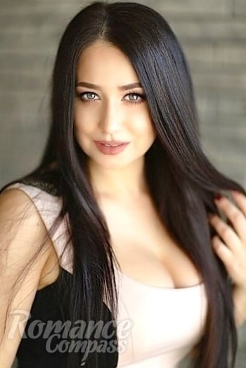 Ukrainian mail order bride Elena from Kyiv with light brown hair and green eye color - image 1