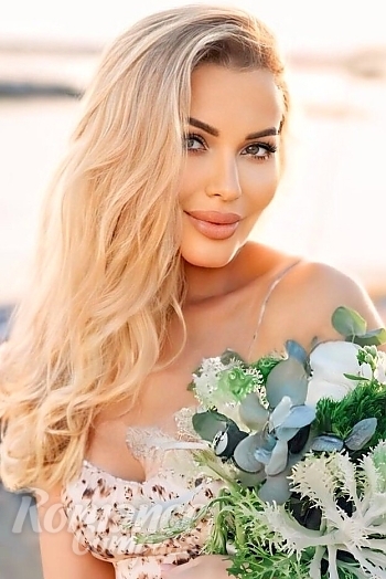 Ukrainian mail order bride Natalia from Kyiv with blonde hair and hazel eye color - image 1