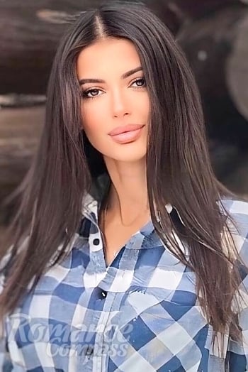 Ukrainian mail order bride Medea from Tbilisi with brunette hair and hazel eye color - image 1