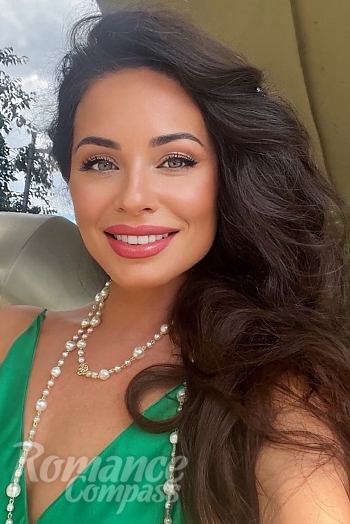 Ukrainian mail order bride Marina from Vienna with brunette hair and grey eye color - image 1