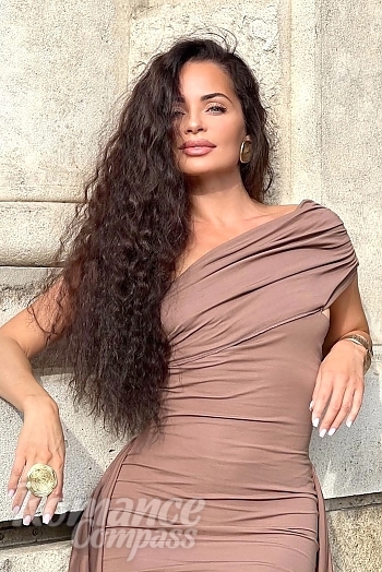 Ukrainian mail order bride Marina from Vienna with brunette hair and grey eye color - image 1