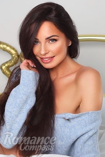 Ukrainian mail order bride Marina from Vienna with brunette hair and grey eye color - image 1